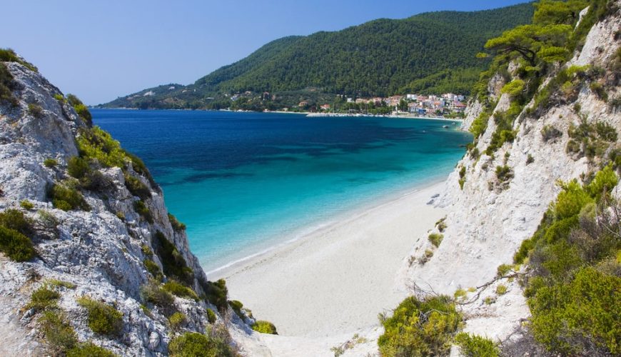 Σκόπελος: Το καταπράσινο νησί στις Σποράδες που θα σας μαγέψει