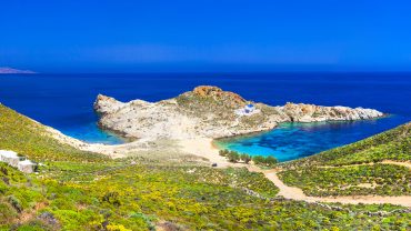 Άγιος Σώστης: Η εντυπωσιακή «δίδυμη» παραλία στη Σέριφο