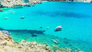 Αγκάλη: Η «εξωτική» παραλία της Φολεγάνδρου