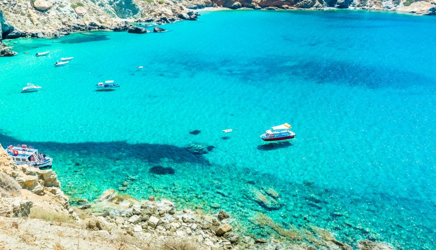 Αγκάλη: Η «εξωτική» παραλία της Φολεγάνδρου