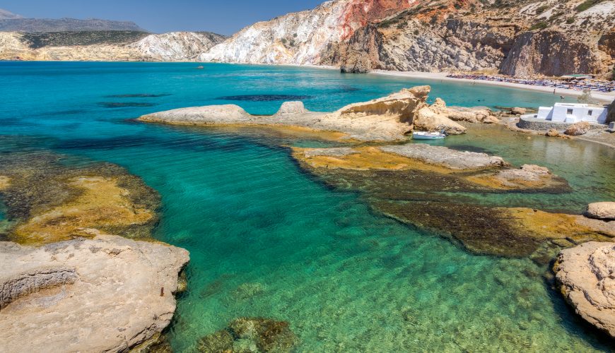 Φυριπλάκα: Μια ιδιαίτερη παραλία στη Μήλο