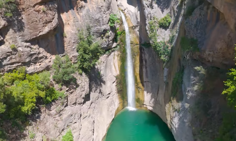 Μανικιάτης: Ο καταρράκτης της Εύβοιας που θα σας ξετρελάνει (vid)