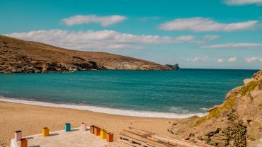 Κολυμπήθρα: Η ξεχωριστή παραλία της Τήνου