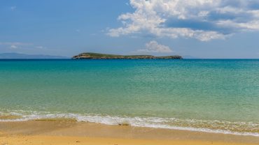 Χρυσή Ακτή: Η μεγαλύτερη παραλία της Πάρου!