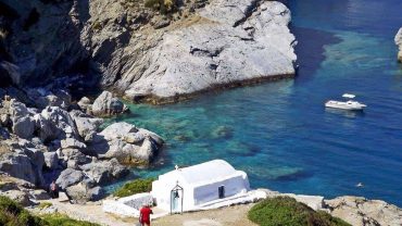 Η μαγευτική παραλία Αγία Άννα στην Αμοργό