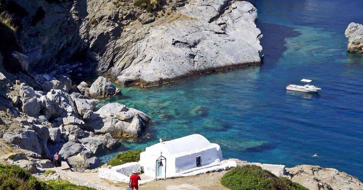 Η μαγευτική παραλία Αγία Άννα στην Αμοργό