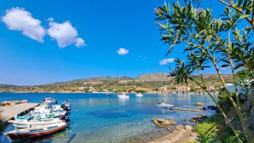 Αρχάγγελος: Η παραλία με τα κρυστάλλινα νερά