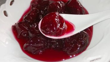 Γλυκό βύσσινο όπως τον φτιάχνουν στην Κρήτη