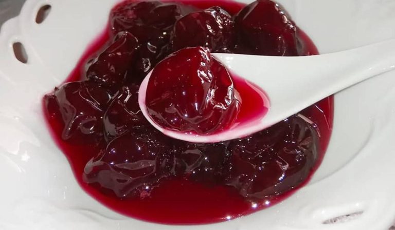 Γλυκό βύσσινο όπως τον φτιάχνουν στην Κρήτη