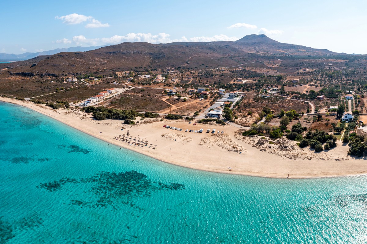 Η πανέμορφη παραλία Κάτω Νήσι στην Ελαφόνησο