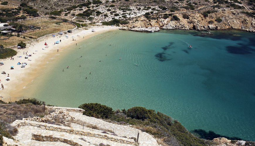 Λιβάδι και Κέδρος: Οι ομορφότερες παραλίες της Δονούσας