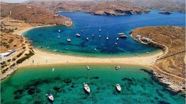 Κολώνα: Η παραλία που πρέπει να επισκεφθείτε στην Κύθνο