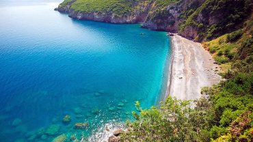 Λιμνιώνας: Η κρυφή παραλία της Εύβοιας