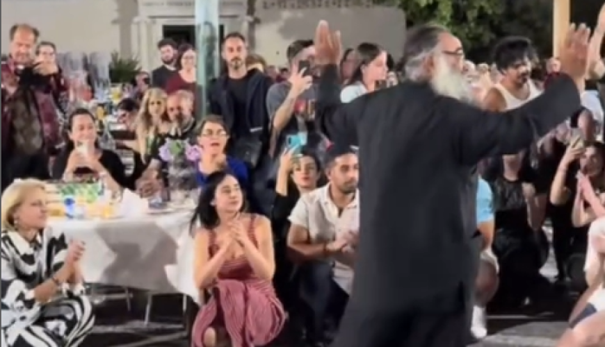 Πεδουλάς Λευκωσίας: Ο πατήρ Λουκάς χορεύει ζεϊμπέκικο και «ρίχνει» το Instagram
