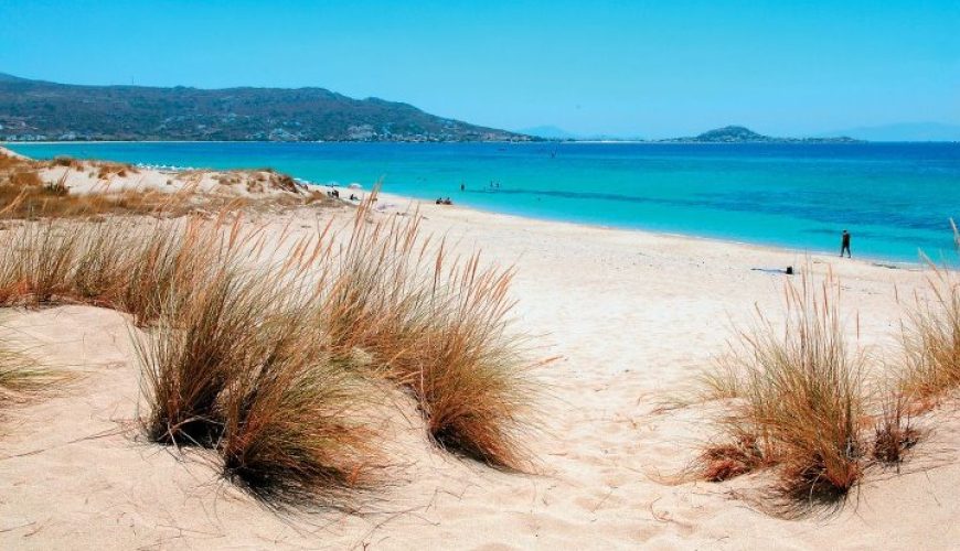 Πλάκα: Η δημοφιλέστερη παραλία της Νάξου