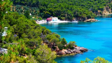 Πόρος: Δείτε τις πανέμορφες παραλίες του νησιού