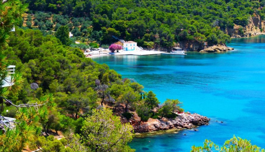 Πόρος: Δείτε τις πανέμορφες παραλίες του νησιού