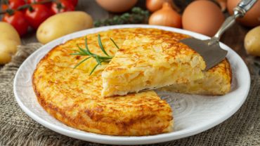 Σφουγγάτο Κρήτης: Δείτε πώς θα το φτιάξετε εύκολα και γρήγορα