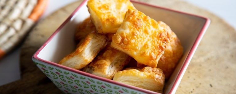 Τυρένια: Η πεντανόστιμη συνταγή από την Κίμωλο