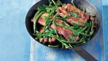 Χοιρινό με αμπελοφάσουλα από τη Σέριφο