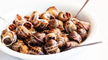 Χοχλιοί μπουμπουριστοί: Απολαύστε την παραδοσιακή Κρητική συνταγή!