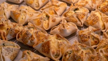 Καλτσούνια ή Καλιτσούνια: Δείτε την παραδοσιακή κρητική συνταγή