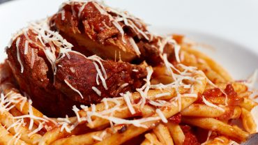 Παστιτσάδα με μοσχάρι: Η Κερκυραϊκή παράδοση στο πιάτο σας!