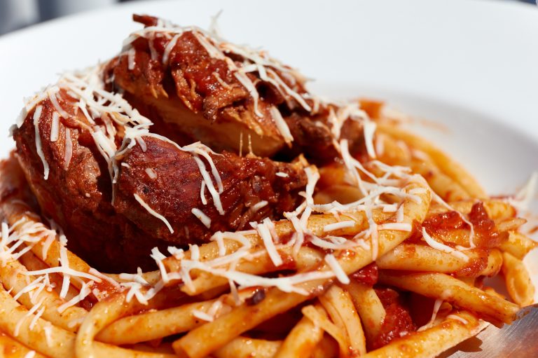 Παστιτσάδα με μοσχάρι: Η Κερκυραϊκή παράδοση στο πιάτο σας!