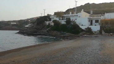 Πόρτο Εννιά: Η μικρή και ήσυχη παραλία της Κερατέας