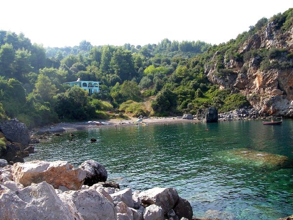 Η πανέμορφη παραλία Αχλαδίου στη Βόρεια Εύβοια