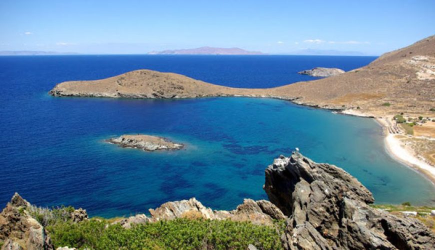 Η παραλία Δελφίνι στη Σύρο που πρέπει να επισκεφθείτε