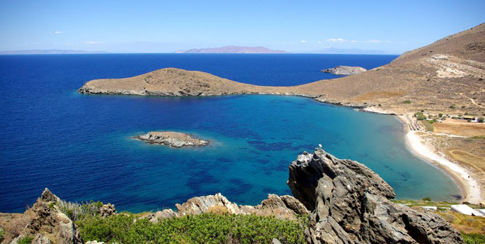 Η παραλία Δελφίνι στη Σύρο που πρέπει να επισκεφθείτε