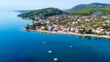 Η πανέμορφη παραλία Άγιος Γεώργιος στην Εύβοια