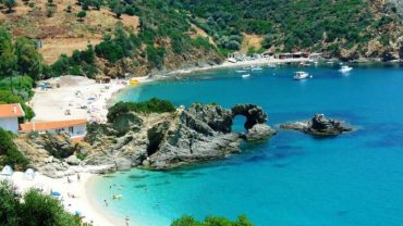 Κάλαμος: Η διπλή παραλία της Εύβοιας