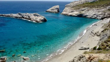 Κάτεργο: Η ονειρική παραλία στη Φολέγανδρο