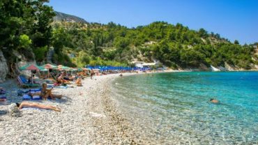 Λεμονάκια: Η παραλία με τα καταγάλανα νερά στη Σάμο