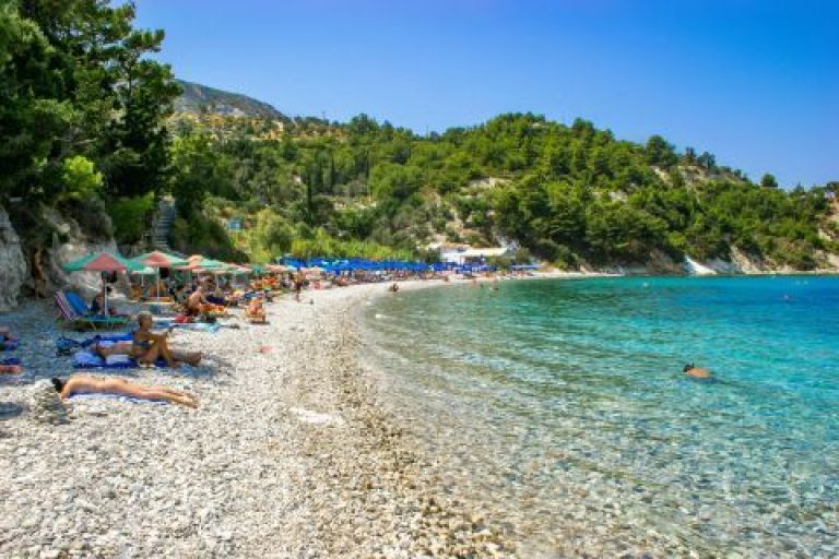 Λεμονάκια: Η παραλία με τα καταγάλανα νερά στη Σάμο
