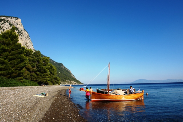 Η πανέμορφη παραλία Λίμνη στην Εύβοια