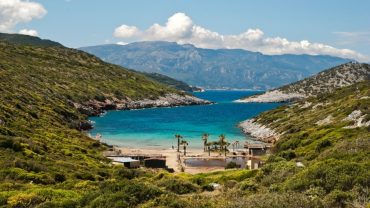 Η πανέμορφη παραλία Λιβαδάκι στην Σάμο