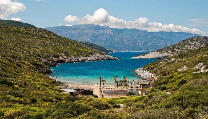 Η πανέμορφη παραλία Λιβαδάκι στην Σάμο