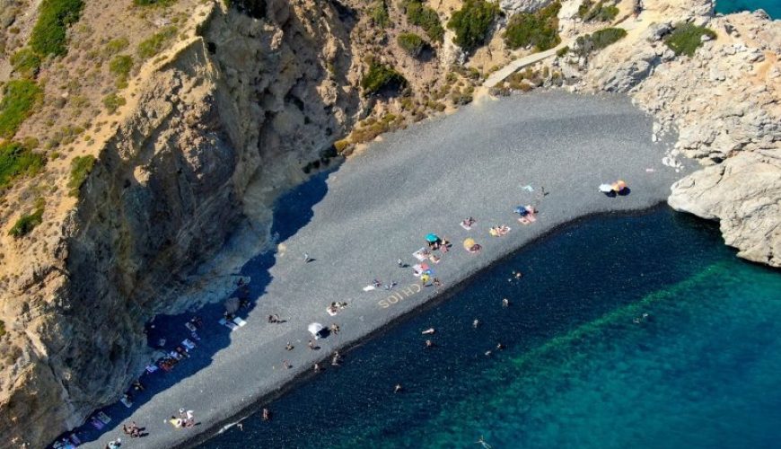 Παραλία Μαύρα Βόλια: Από τις ομορφότερες της Χίου