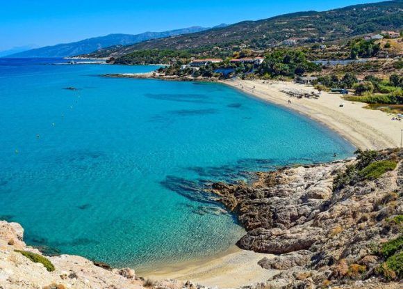 Παραλία Μεσακτή: Δείτε την πανέμορφη παραλία της Ικαρίας