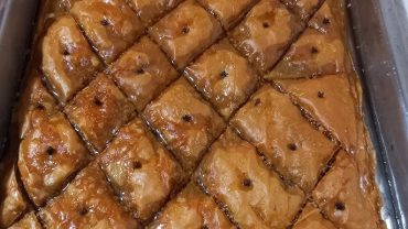 Καρυστινός μπακλαβάς: Δείτε την πεντανόστιμη συνταγή