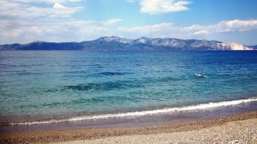 Η μαγευτική παραλία Πευκί στην Βόρεια Εύβοια