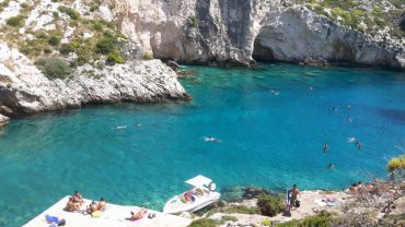 Η Παραλία Πόρτο Λιμνιώνας στην Ζάκυνθο με τα καταγάλανα νερά