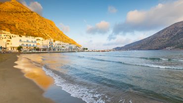 Σίφνος: Ταξιδεύουμε στο πανέμορφο νησί με τον Ευτύχη Μπλέτσα (vids)