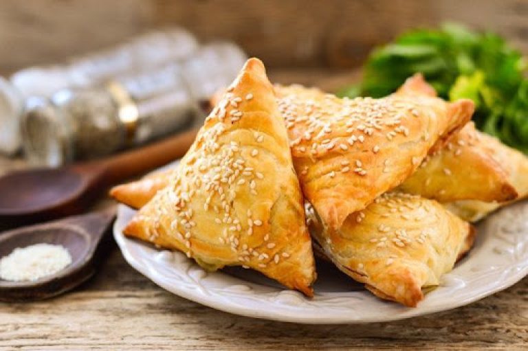 Κρητικά χορτοπιτάκια: Δείτε εδώ πώς θα τα φτιάξετε
