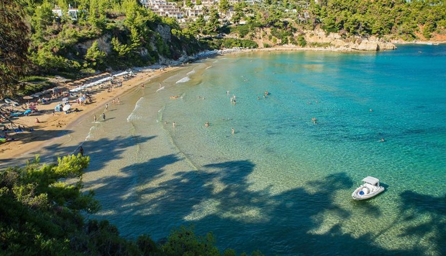 Χρυσή Μηλία: Η δημοφιλέστερη παραλία στην Αλλόνησο