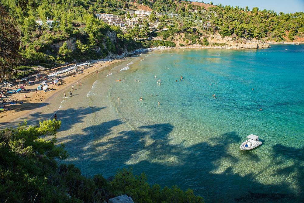 Χρυσή Μηλία: Η δημοφιλέστερη παραλία στην Αλλόνησο