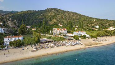 Άγιος Ισίδωρος: Η «σμαραγδένια» παραλία της Λέσβου